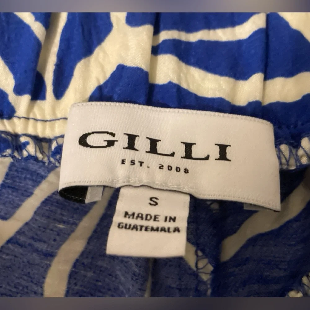 Gilli Two-Piece Set | Blue & White Print Crop Top + Shorts | Size Small